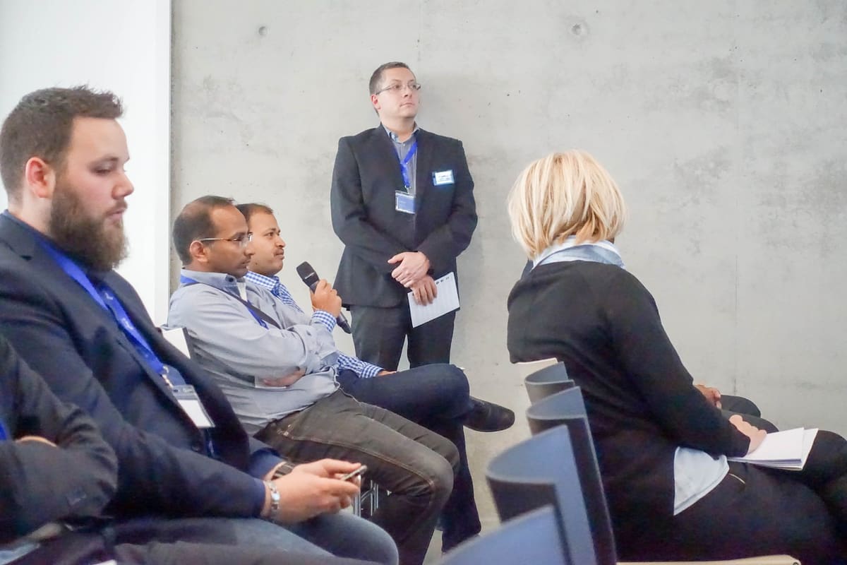Attendees discussing at LSTE 2017