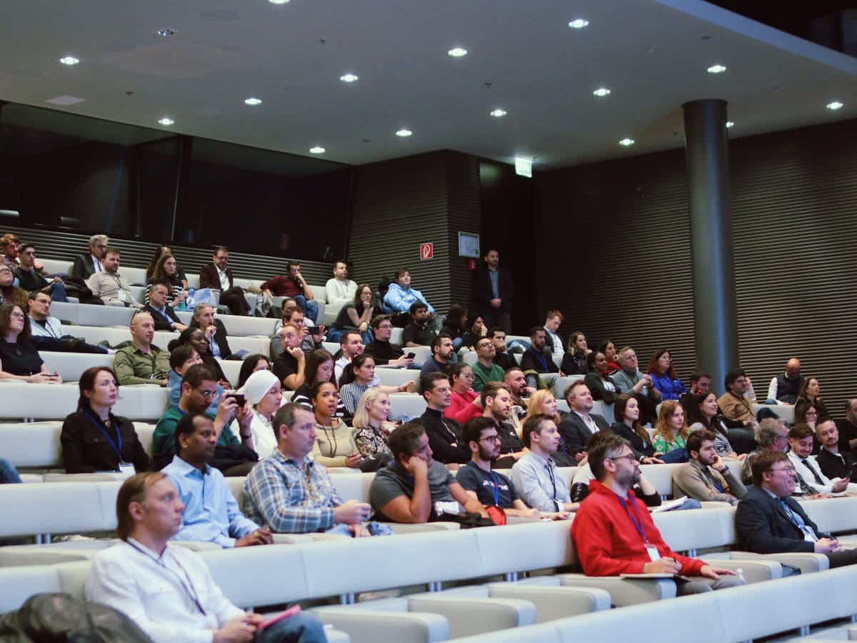 Full conference room at LSTE