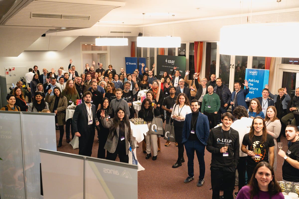 A large group of attendees gathered at the LSTE 2025 evening reception